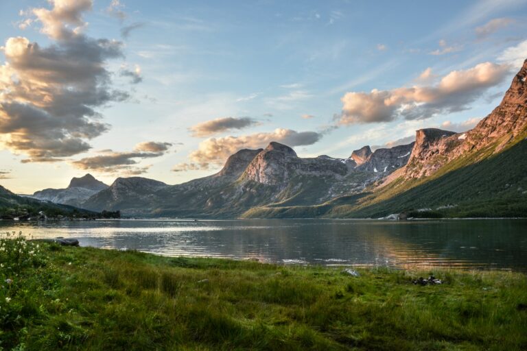 Mountain And Lake At Sunset 135157 768x512